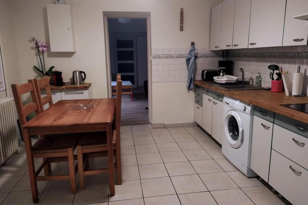 Maison Agreable Avec Stationnement Privatif 앙굴렘 외부 사진